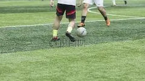 杜淳喜得千金，携幼子细致检查引关注