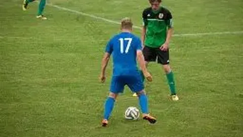 刘亦菲17岁跑步画面重现，网友赞其青春活力，秀发熠熠生辉