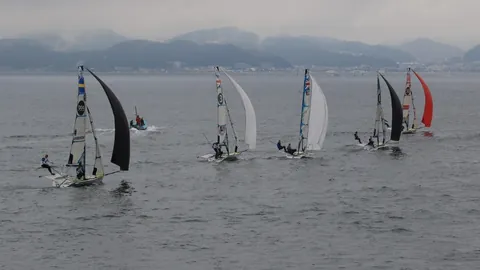 港壁球女队世锦赛连胜两场晋级决赛圈，男队首日比赛一胜一负同分进击